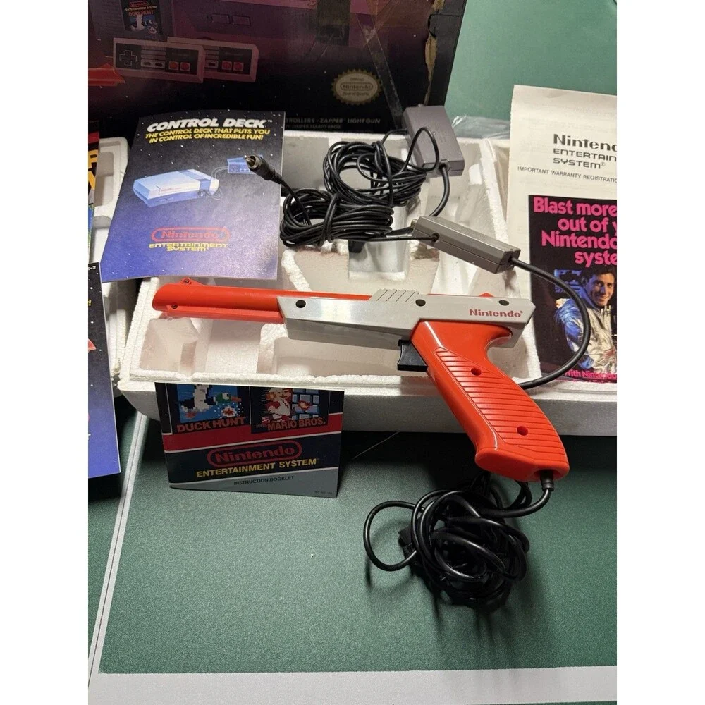 NINTENDO NES ACTION SET ZAPPER NO POWER CORD PARTS ONLY ORG MANUAL